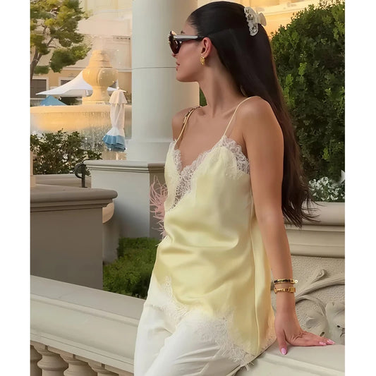 Top "Sunshine Lace": Blusa Asimétrica Sexy con Espalda Libre