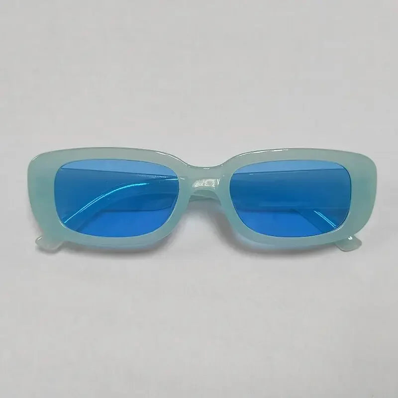 Lentes "Linear-Vibe": Silueta Rectangular de Inspiración Retro-Futurista