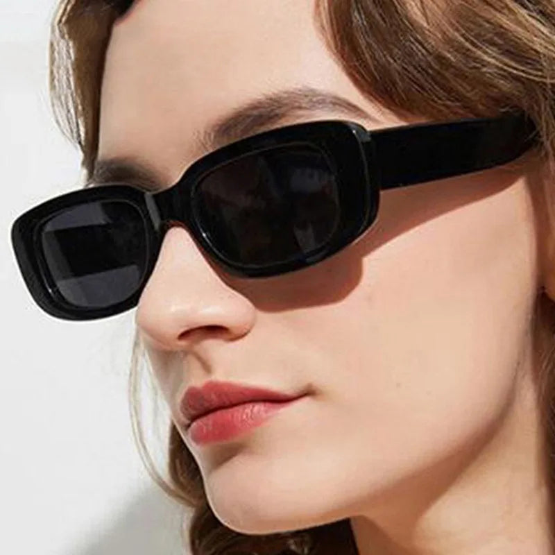 Lentes "Linear-Vibe": Silueta Rectangular de Inspiración Retro-Futurista