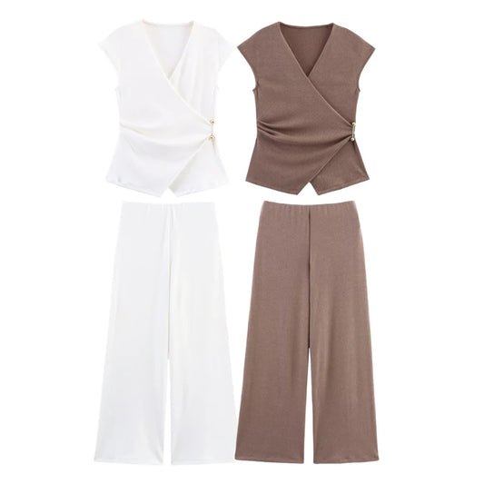 Conjunto "Summer Luxe": Top V-Neck con Pines y Pantalón Casual