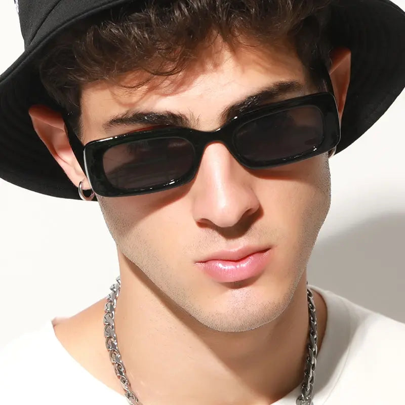 Lentes "Linear-Vibe": Silueta Rectangular de Inspiración Retro-Futurista